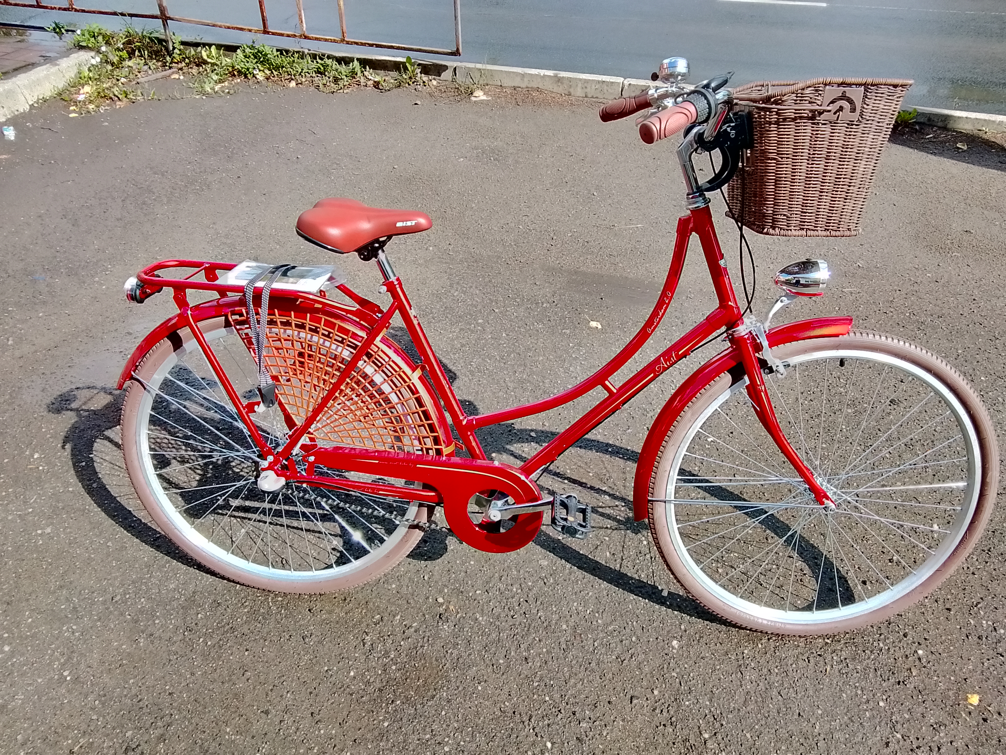 Велосипед 28" АИСТ AMSTERDAM 2.0 3ск. (планетарная втулка) женский, корзинка (красный)